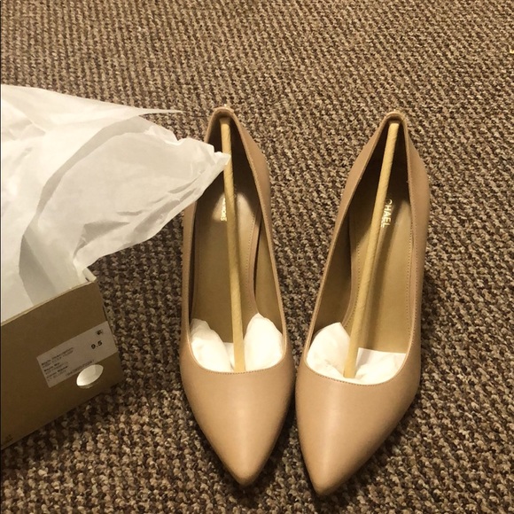 Michael Kors Shoes - NEW nude Michael Kors Abbi Flex pump size 9.5